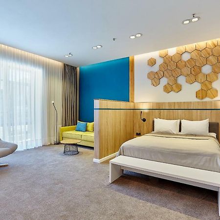 Aqua-Minsk Hotel Plus Bagian luar foto