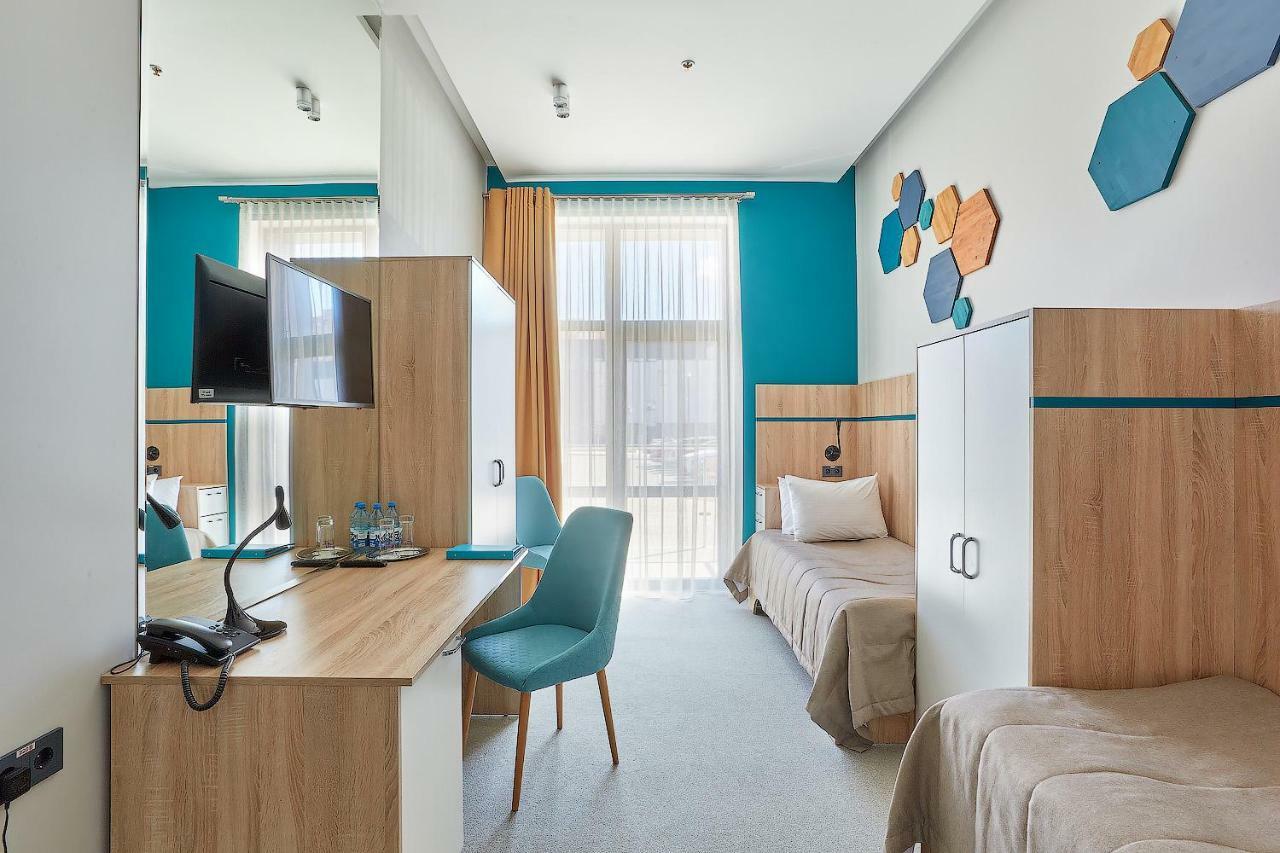 Aqua-Minsk Hotel Plus Bagian luar foto