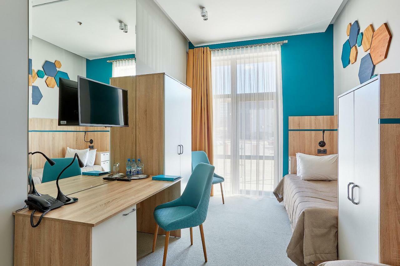 Aqua-Minsk Hotel Plus Bagian luar foto